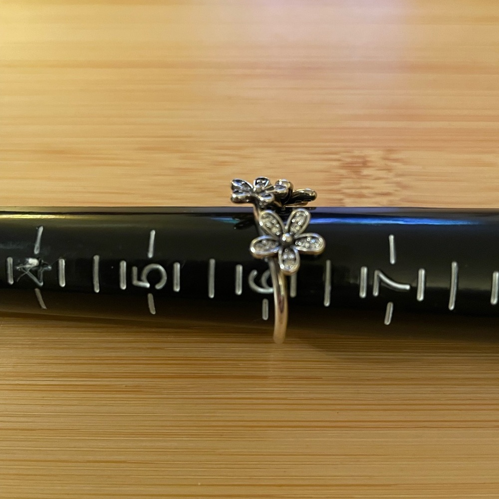Pandora Dazzling Daises/Daisy Ring, size 6 - Picture 8 of 8